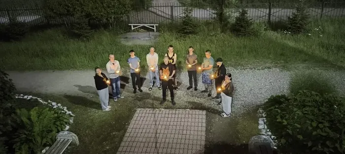 153